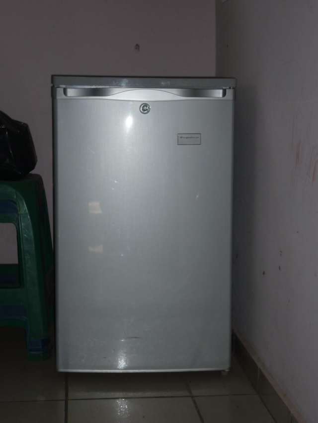 Vendo mini refrigerador buen funcionamiento, poco uso. en San Salvador